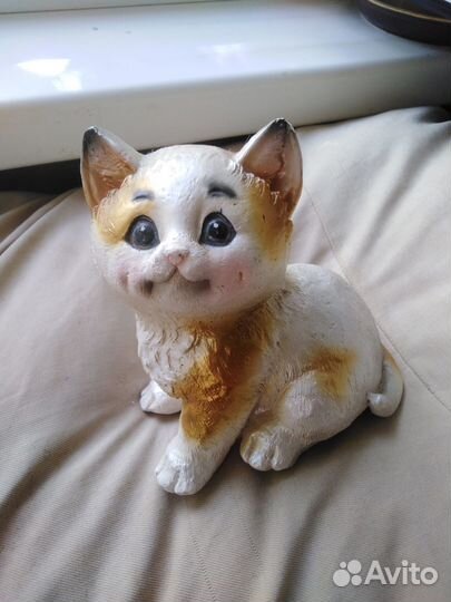 Зеркало, часы, статуэтки