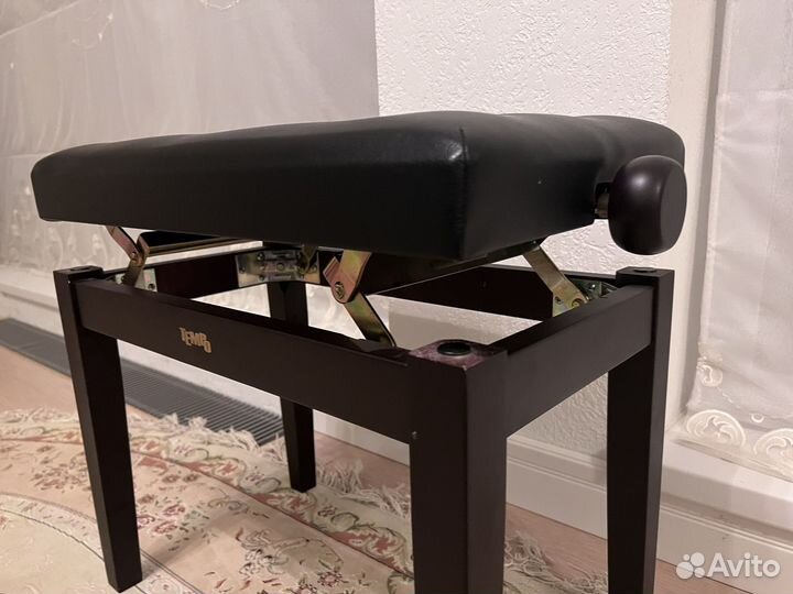 Банкетка для пианино