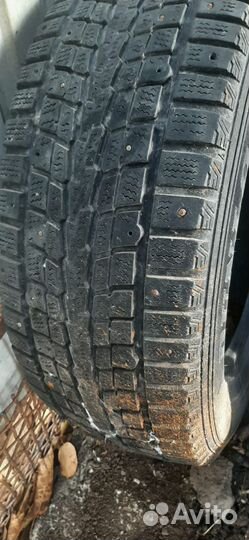 Dunlop SP Winter Ice 01 215/65 R16 98