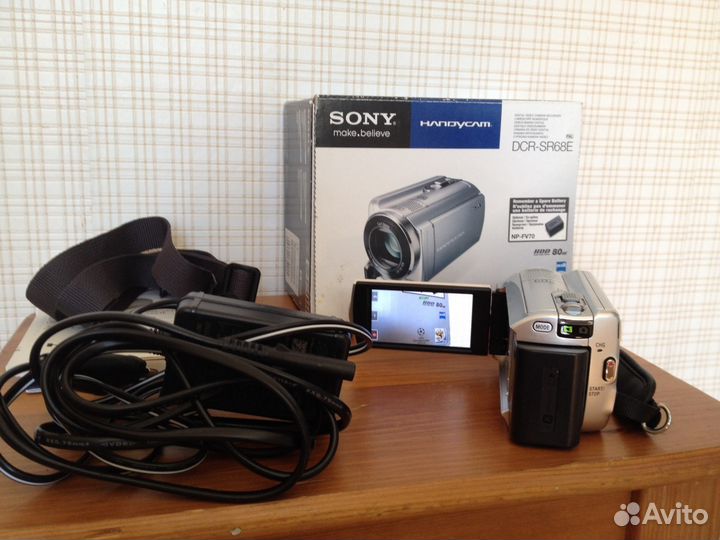 Видеокамера Sony DCR-SR68E с чехлом
