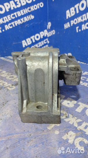 Подушка двигателя Volkswagen Passat B6 седан CDA