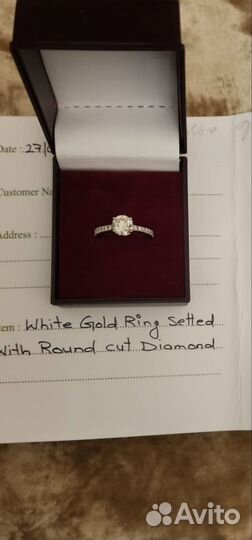 Кольцо с бриллиантом