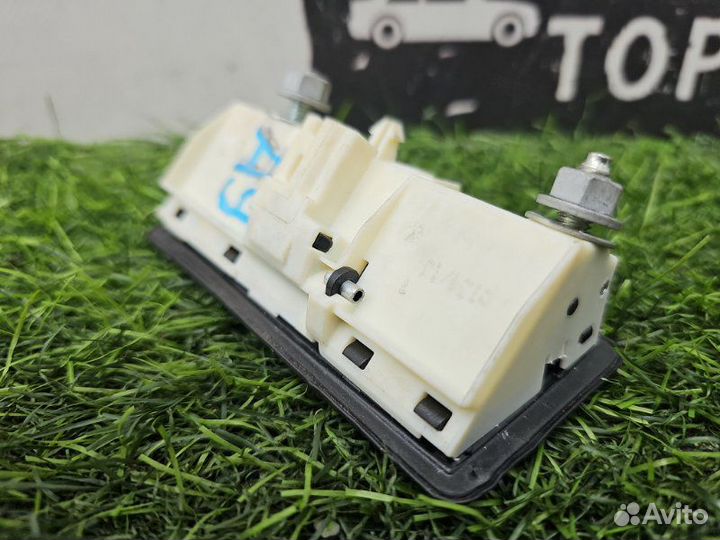 Кнопка открывания багажника Audi A3 8V 1.4 cxsa