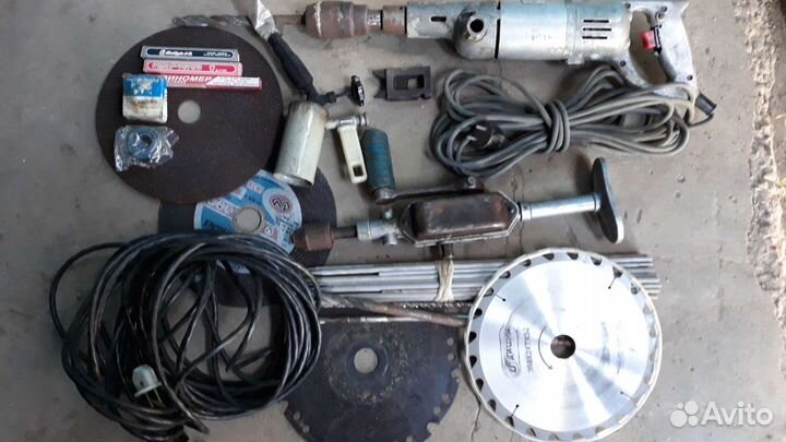 Электросверлилка, наковаленка, паяльная лампа