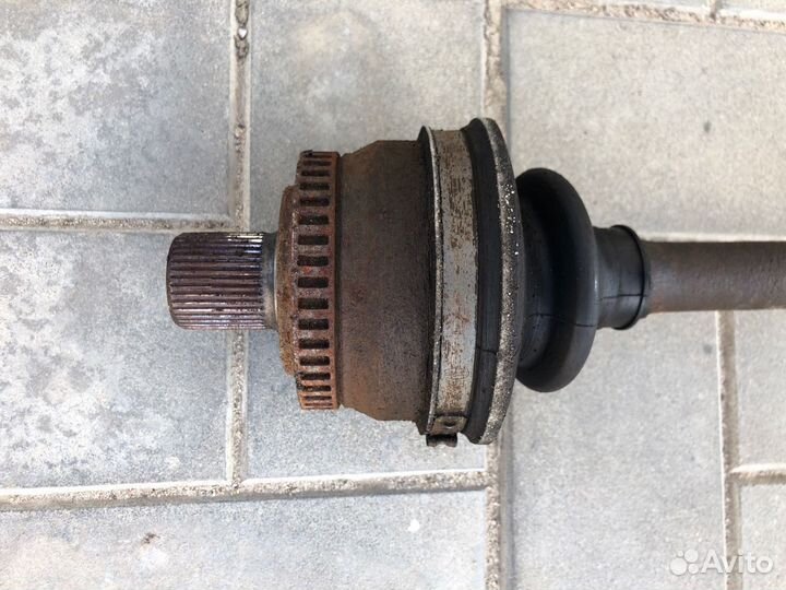 Полуось (привод) задний левый Volkswagen Passat B5