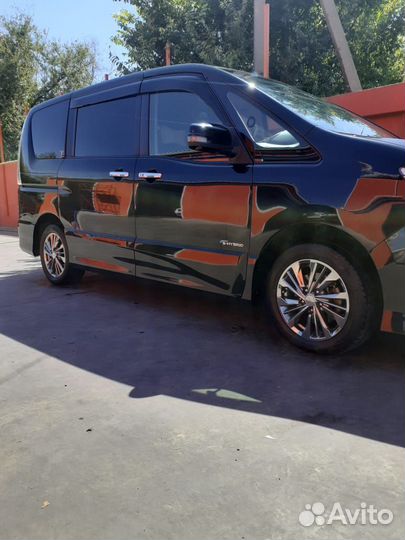 Nissan Serena, 2015
