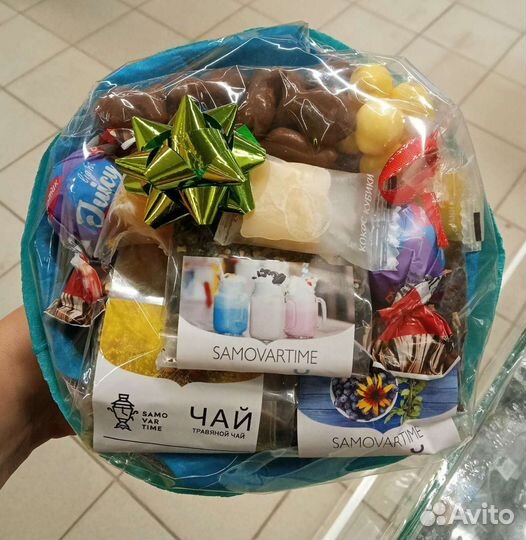 Подарочный букет чая и сладостей