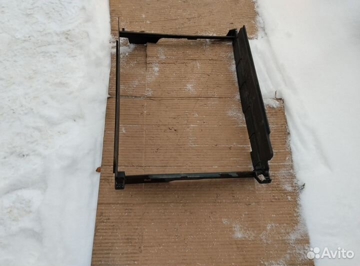 Дефлектор радиатора Renault Logan 2