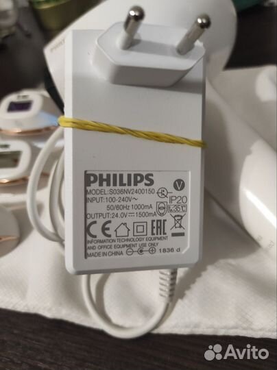 Фотоэпилятор Philips Lumea SC1999
