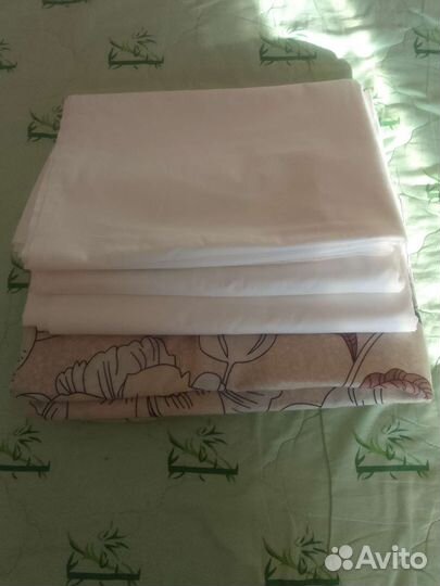 Комплект постельного белья бу. Простыни белые