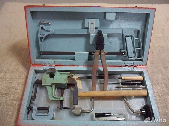 Чемодан деревянный под слесарный инструмент