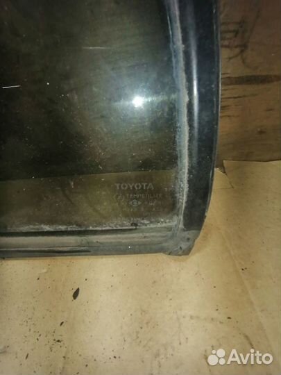 Стекло боковое глухое лево Toyota Carina E