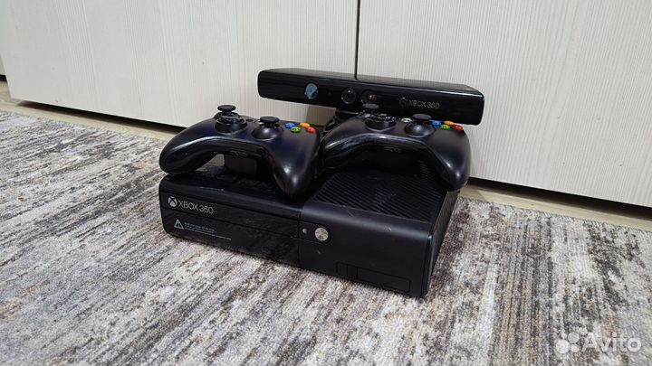 Xbox 360e 250gb 35игр