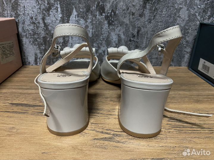 Босоножки Эконика