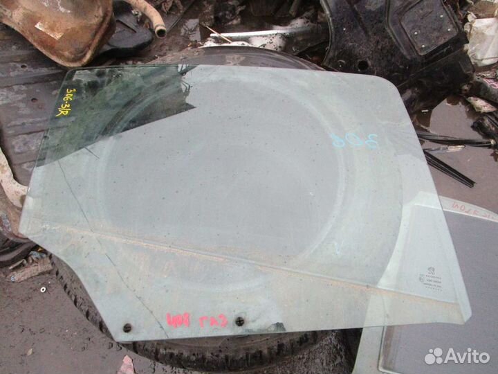 Стекло заднее правое Peugeot 408