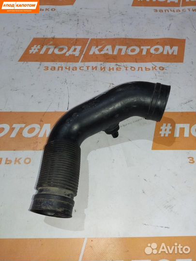 Патрубок воздушного фильтра Opel Astra H 55559325