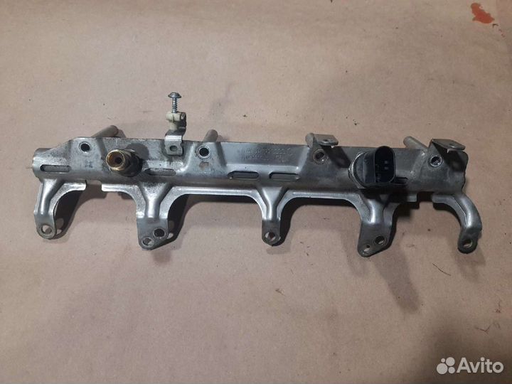 Рейка топливная Volkswagen Passat B6 BZB