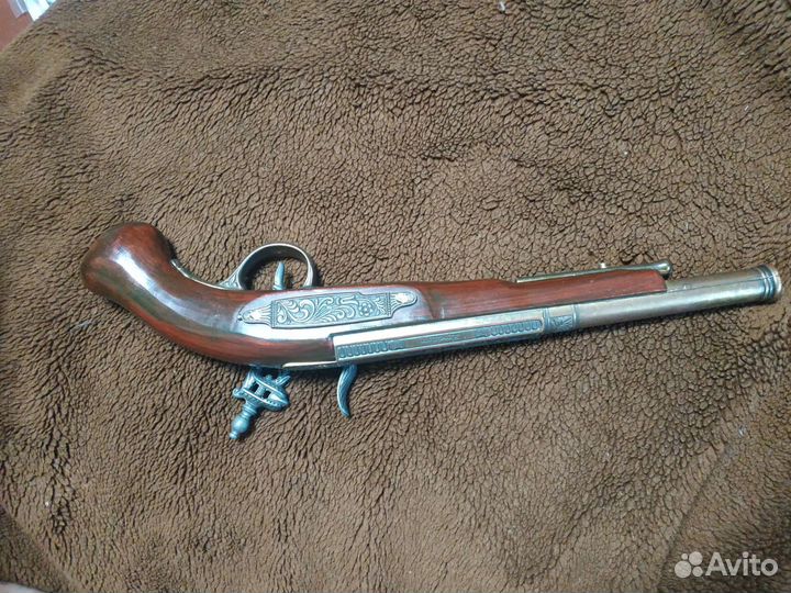 Сувенирная модель пистолета Hadley