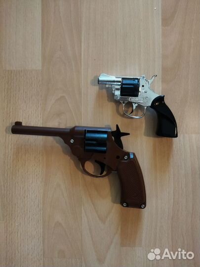 Игрушечные пистолетики