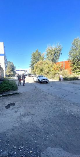 Склад тёплый с водой в центре