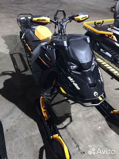 Skidoo summit X pack 850 E TEC R turbo 165