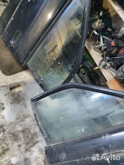 Переднее боковое стекло двери на опель астра 1998г