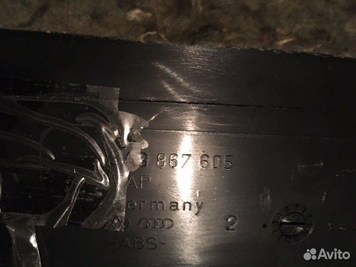 Обшивка крышки багажника Volkswagen Passat B4