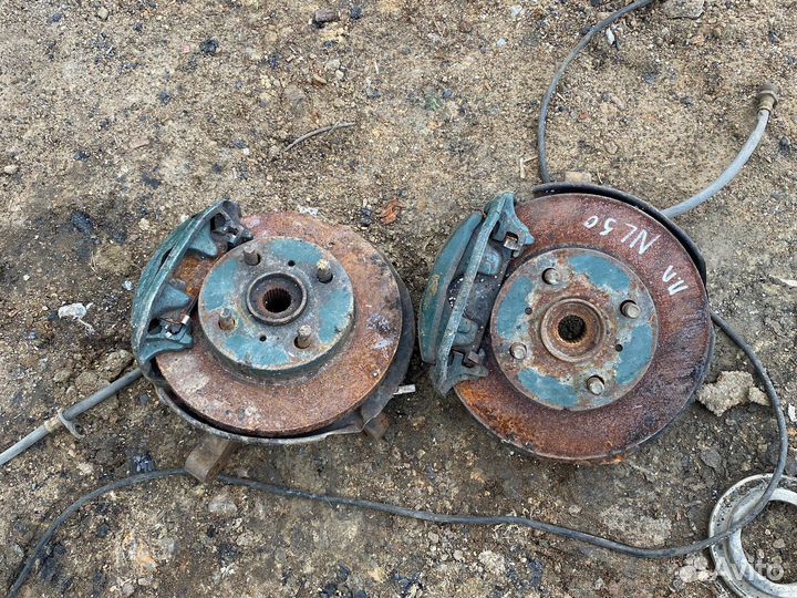 Поворотный кулак toyota corolla ll NL50