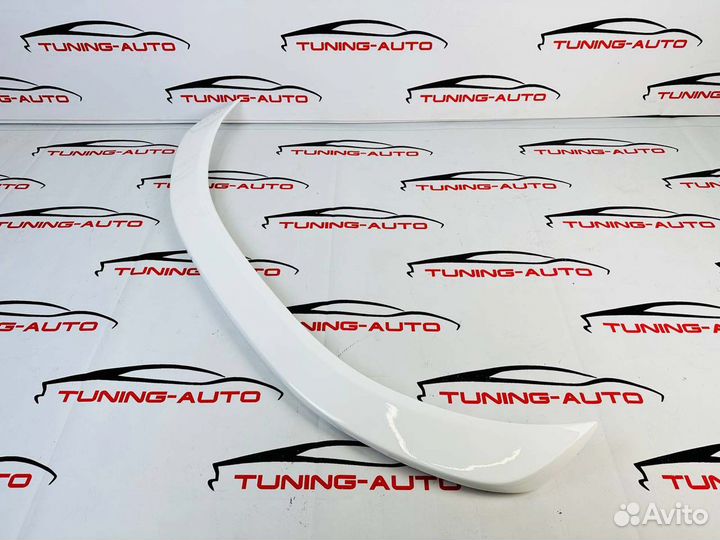 Спойлер на стекло Toyota Camry 70 TRD (белый) W042