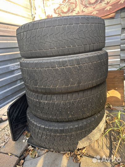 Bridgestone Blizzak DM-V2 235/65 R17