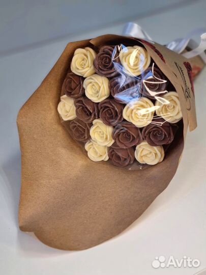 Букет - 19 Роз из Белого и Молочного Шоколада