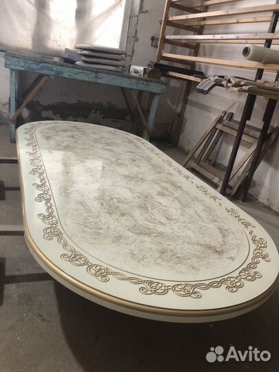 Стол со стульями