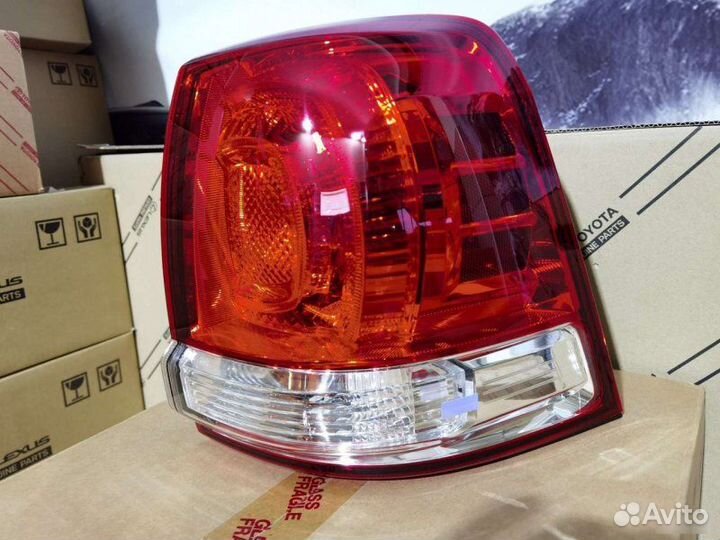 Фонарь правый Toyota Land Cruiser 200