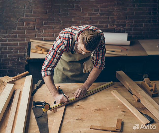 Плотник на производство модульных домов