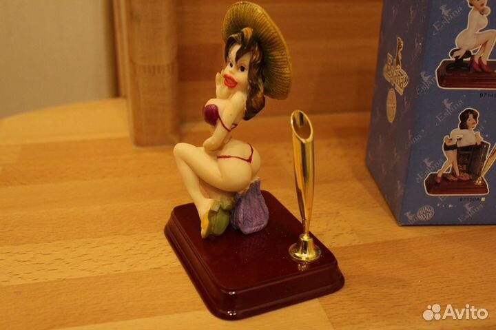 Сувениры настольные