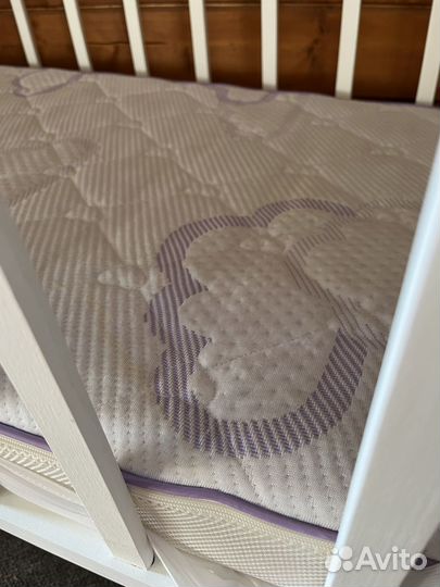 Кроватка детская с маятником и ящиками