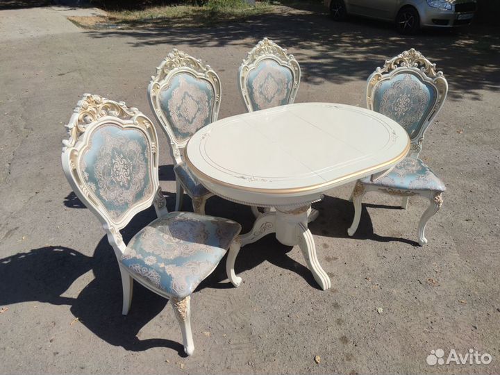 Столы и стулья