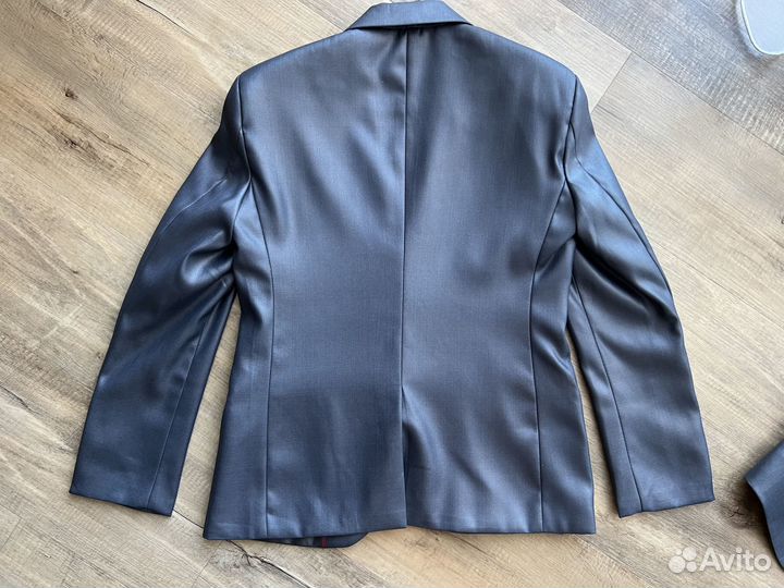 Костюм-тройка классический новый на 12 лет