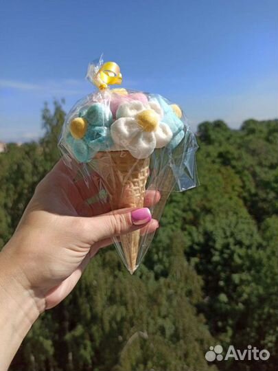 Сладкий вафельный рожок