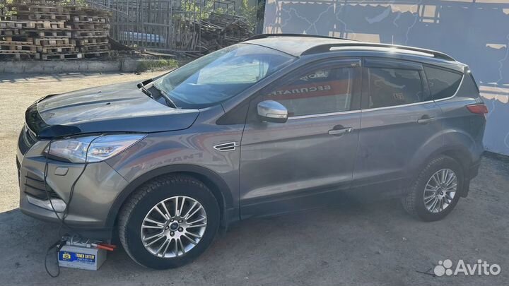 Накладка торпедо правая Ford Kuga 1785587