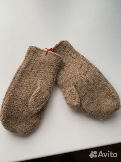 Новые шерстяные варежки ручной работы