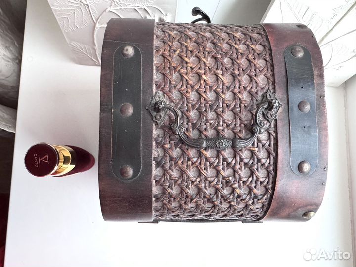 Деревянная шкатулка-сундук для украшений