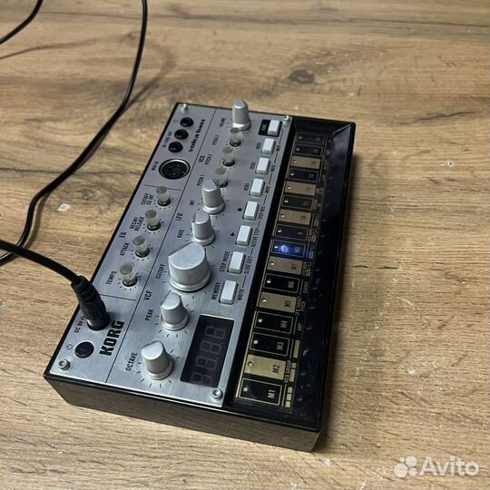 Синтезатор korg volca bass