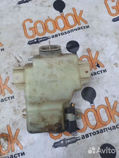 Бачок омывателя задний Mitsubishi Pajero 2