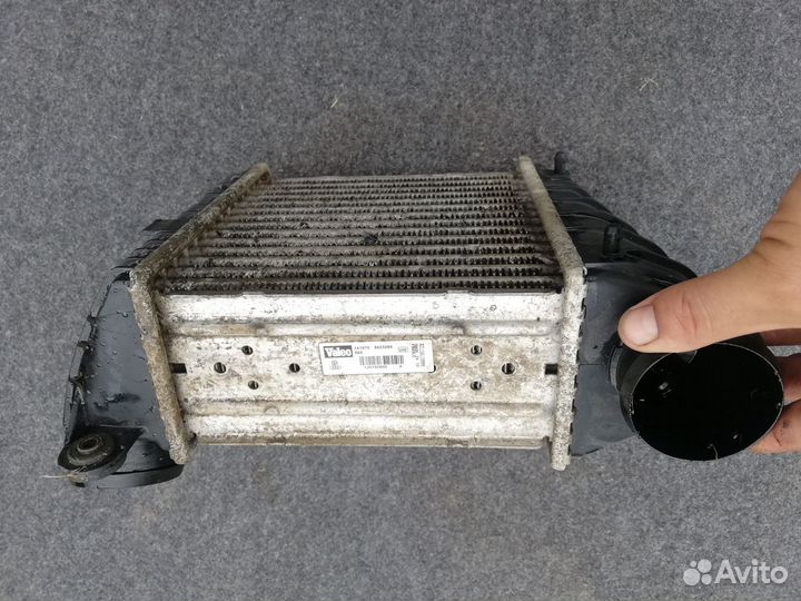 Интеркуллер турбины VW Jetta 2000г 2.0L