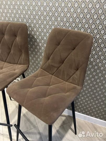 Барный стол и стулья