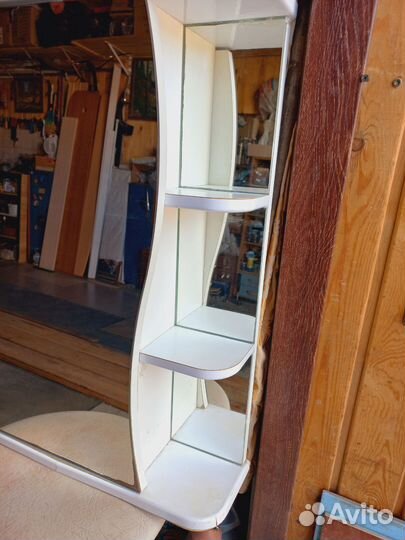 Подвесная полка для ванной с зеркалом