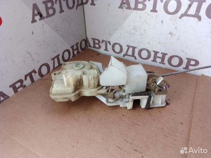 Замок двери передний правый Honda Jazz 1.3