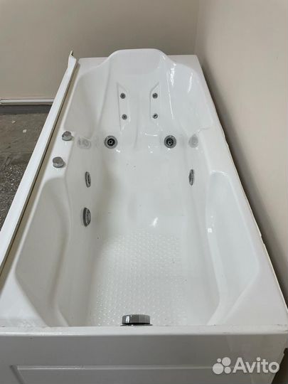 Ванна с гидромассажем