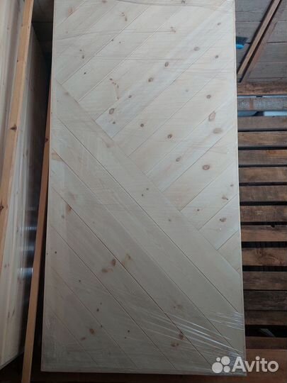 Дверь входная деревянная